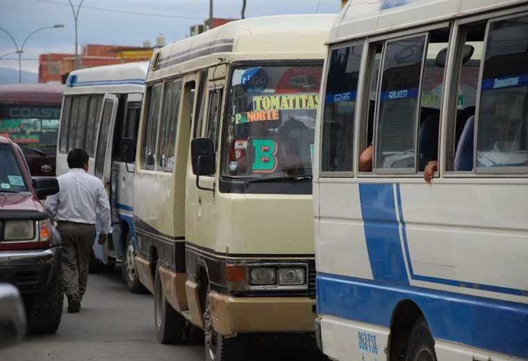 Transporte sindicalizado de Tarija evalúa posible incremento de pasajes de micros y taxis