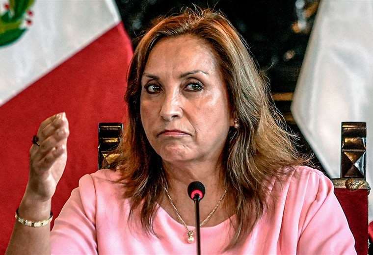 Detienen al hermano y al abogado de la presidenta de Perú, Dina Boluarte, por presunto tráfico de influencias