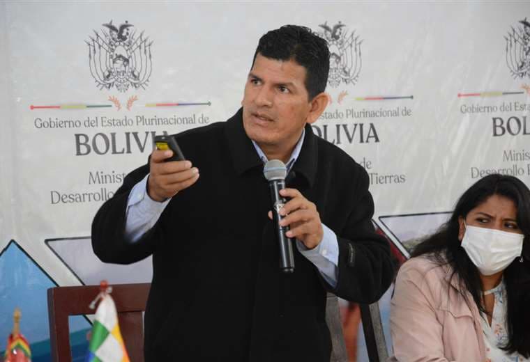 Hubo presión para que el ministro Cáceres renuncie a su cargo por presunto nepotismo.