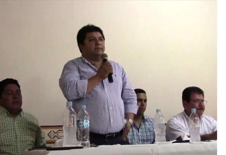 Concejal acusa al alcalde de San Ignacio de Velasco de desviar medio millón de bolivianos a cuentas de su hermano