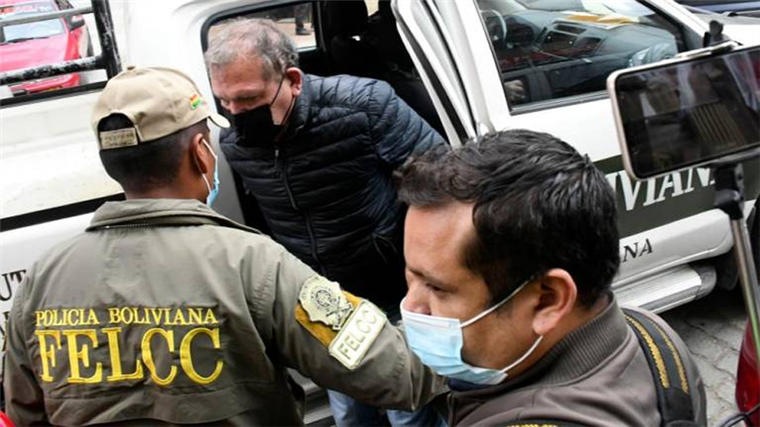 David Paniagua es ingresado a la cárcel de San Pedro. Foto. Internet 