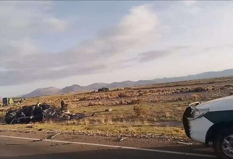 Siete muertos y tres heridos en colisión entre ómnibus y surubí en la carretera Oruro-Potosí