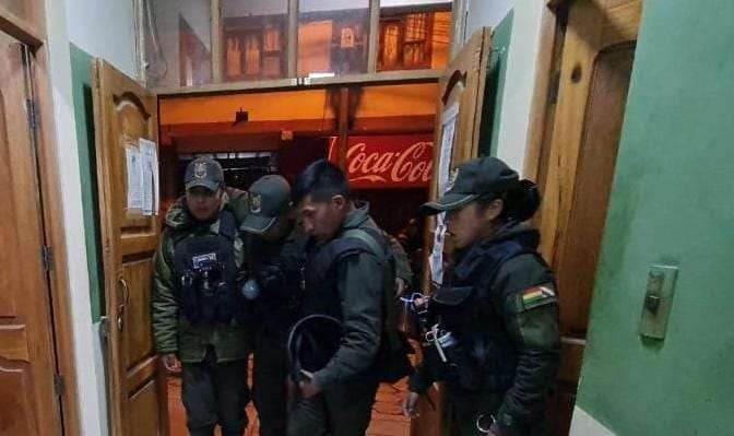 13 policías resultan heridos tras enfrentamiento con bloqueadores en Potosí