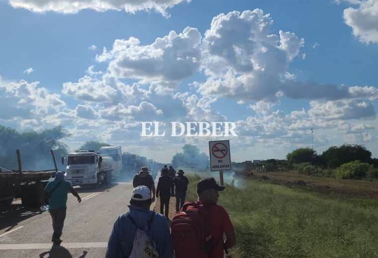Hay enfrentamientos entre la Policía y bloqueadores en Tunas Nuevo/Foto: EL DEBER