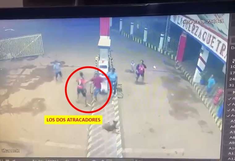 Dos sujetos atracan en un surtidor en Guayaramerín, Beni