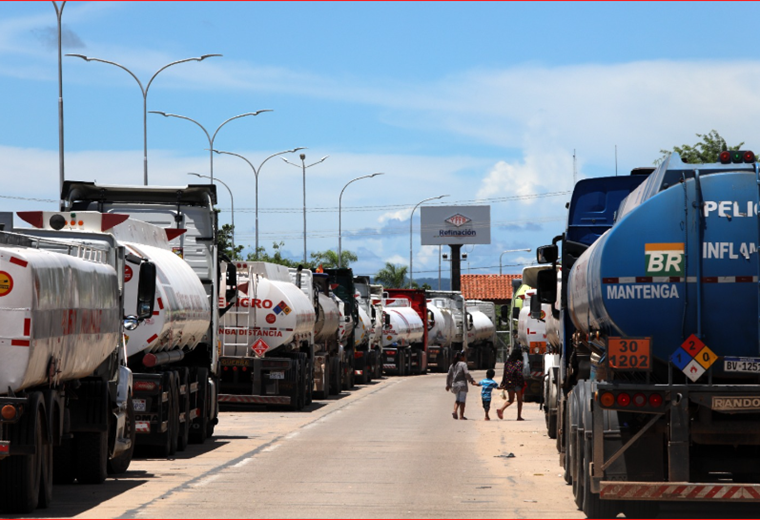 Los transportistas con subcontratados por empresas contratadas por YPFB/Foto: J Gutiérrez