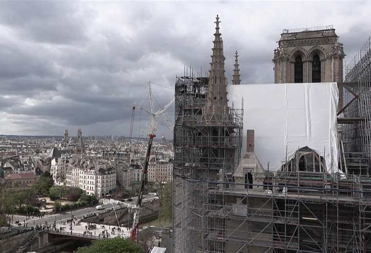 La catedral de Notre-Dame de París en proceso de restauración desde el 2019 / AFP