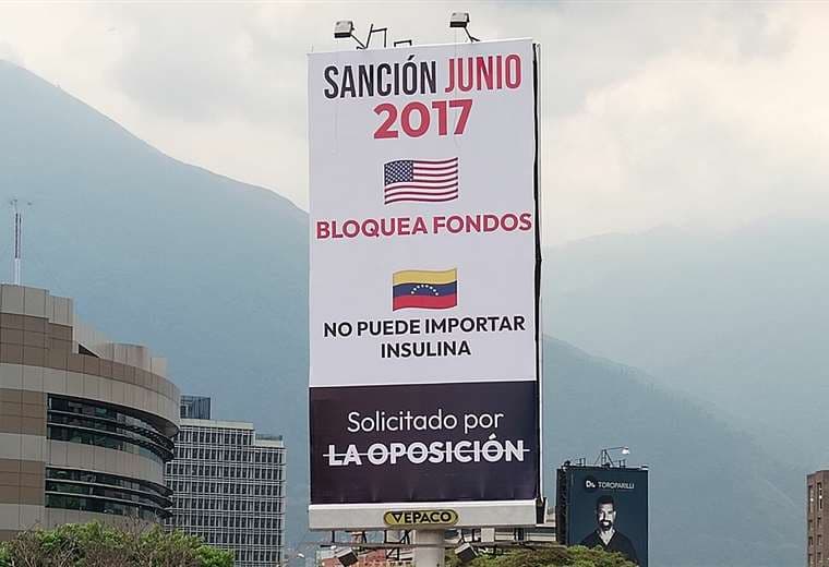 Maduro coloca vallas culpando a la oposición por las sanciones de EEUU /Foto: ADN América