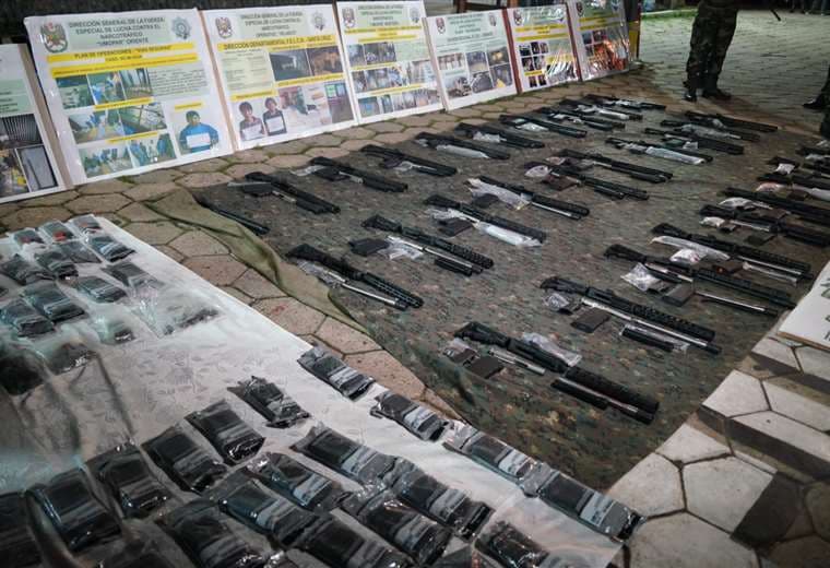 Felcn secuestra 30 fusiles de guerra y 243 kilos de droga en La Pampa de la Isla 