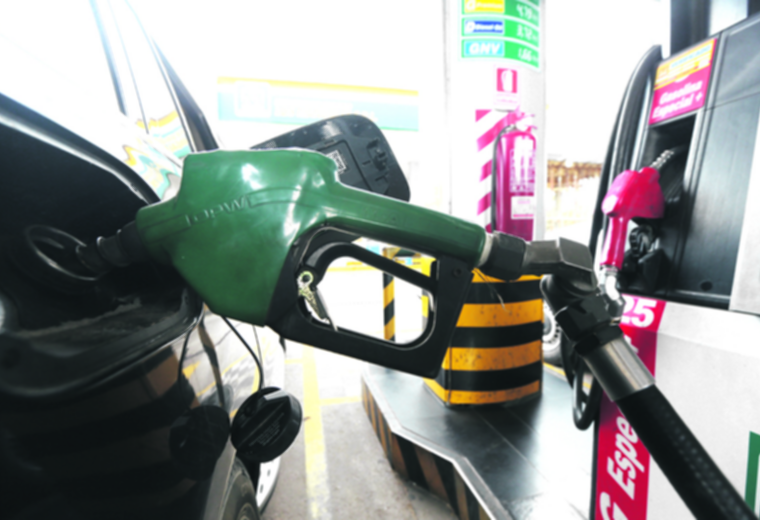 YPFB garantiza combustible para estos vehículos / Foto: Fuad Landívar