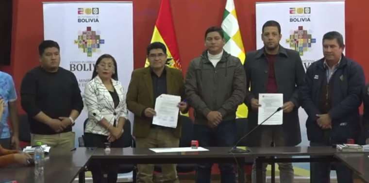 Gobierno firma acuerdo con maestros y desactiva movilizaciones después de tres días