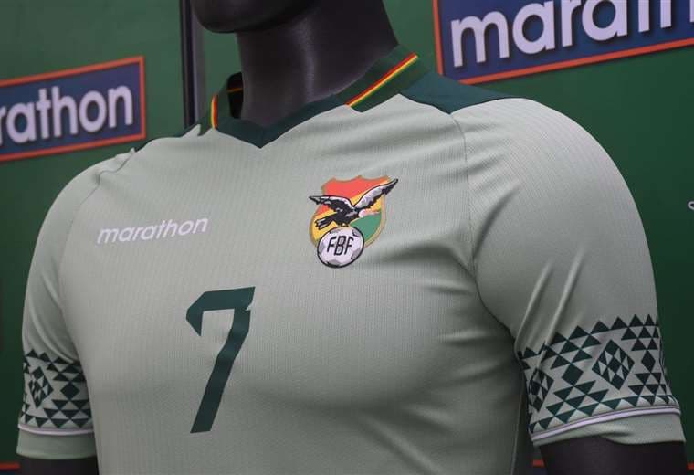 Camiseta titular de la selección boliviana para la Copa América. APG