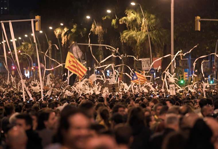 En total 51 personas fueron arrestadas en Cataluña durante las manifestaciones del martes. Foto: AFP