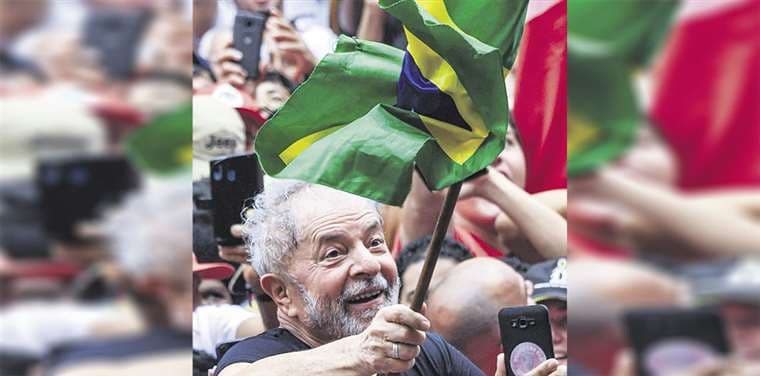 Arropado por sus correligionarios del PT, Lula lanzó desafíos a Bolsonaro