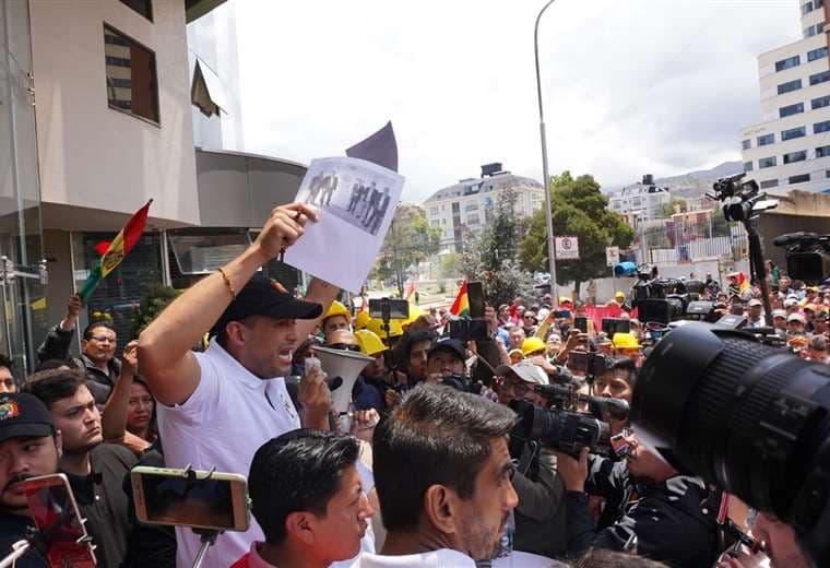 Camacho permanece en La Paz para hacer seguimiento al tratamiento de la renuncia de Morales. Foto: APG