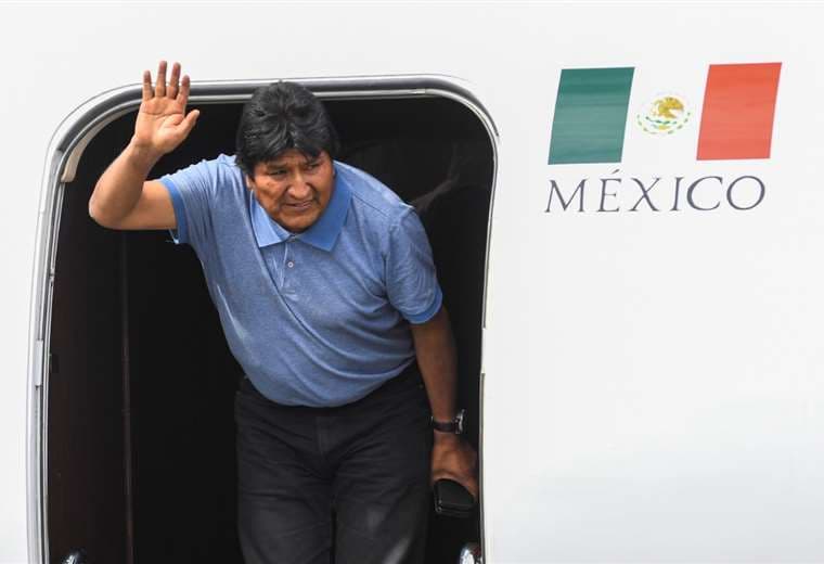 Evo partió de Chimoré rumbo a México en avión oficial de ese país