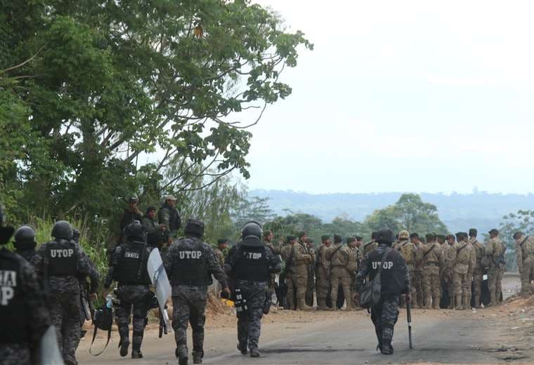 En Yapacaní hay grupos que tomaron las instalaciones de la Policía. Foto Jorge Uechi