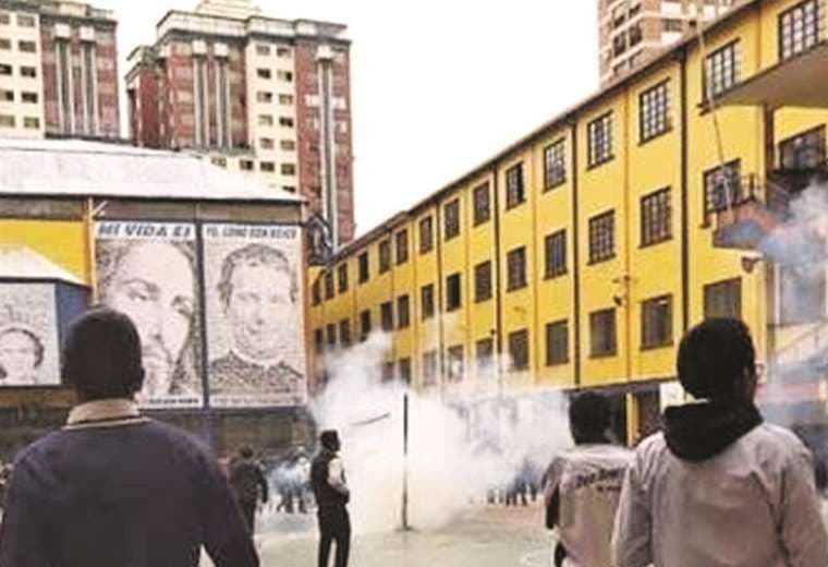 Colegios del centro se vieron afectados por la protesta I Foto: Página Siete.