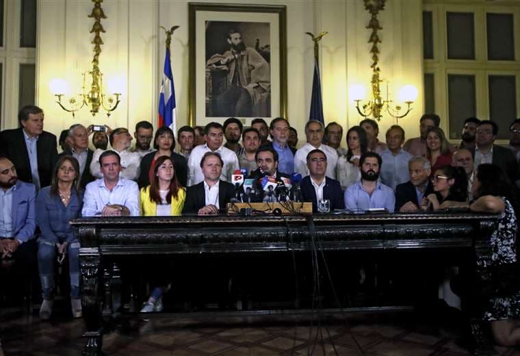 El Gobierno de Chile y la oposición llegaron a acuerdo para nueva Constitución. Foto: AFP