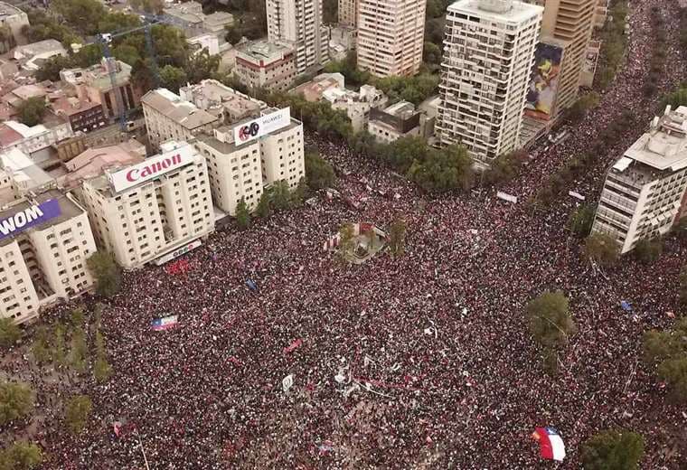 Multitudinaria protesta en Santiago de Chile, el pasado octubre