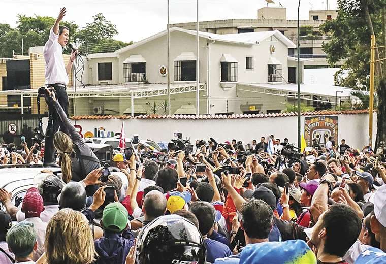 Juan Guaidó es reconocido como presidente por unos 60 países. Foto: AFP