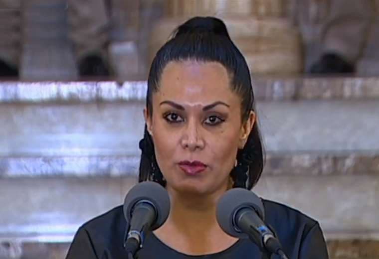 Roxana Lizárraga realizó el anuncio en conferencia de prensa (Foto: captura)