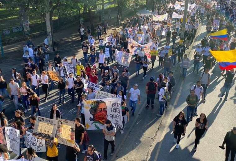 Estudiantes de la Nacional y la U. de Antioquia ya recorren las calles. Foto: EL TIEMPO/ GDA