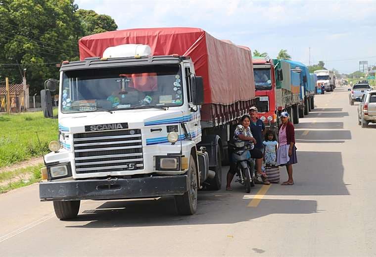 Varios camiones cargados con soya estuvieron afectados por esta medida de protesta. Foto: Juan Carlos Fernández