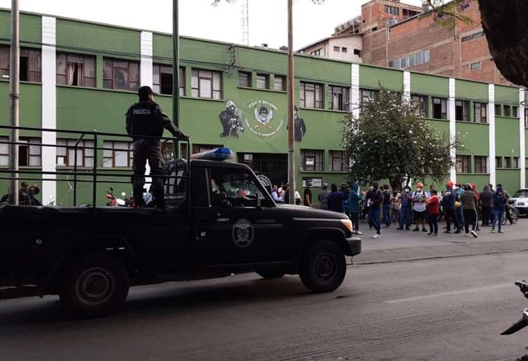 Los policías decidieron amotinarse en la UTOP de Cochabamba (Foto: Humberto Ayllón)