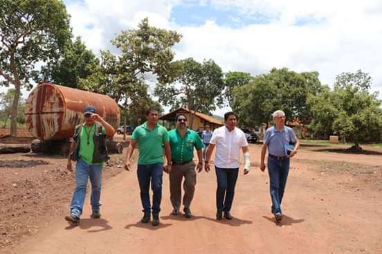 El viceministro de Defensa Civil con el alcalde de San Ignacio y otros funcionarios