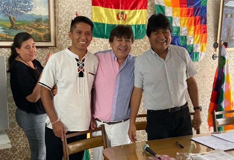 Esta foto circuló en las redes sociales sobre el encuentro entre Morales y Rodríguez 