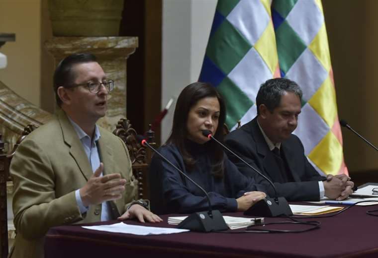 Las autoridades en conferencia de prensa en Palacio Quemado I Foto: APG Noticias.