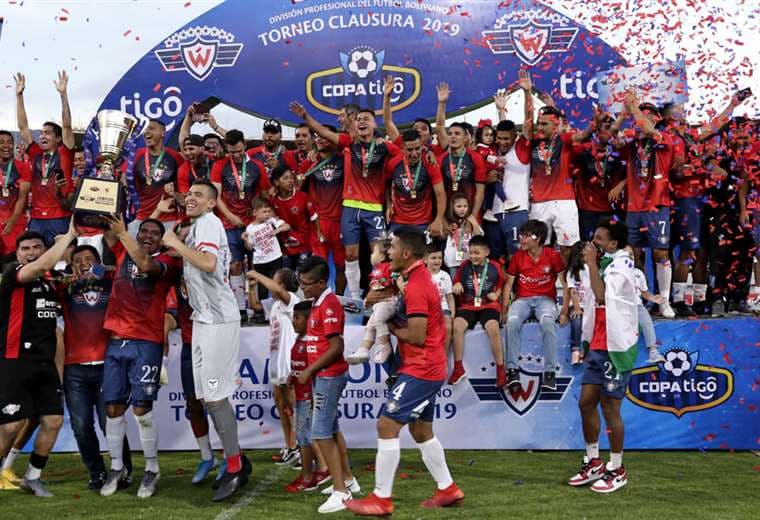 El rojo de Cochabamba celebró el título el sábado pasado en el valle. Foto. Archivo 