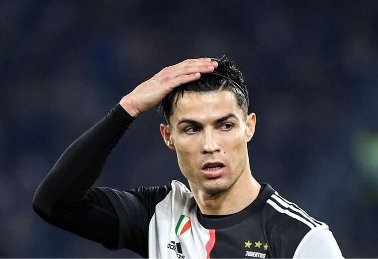 Cristiano Ronaldo se lamenta por la derrota. Foto: AFP