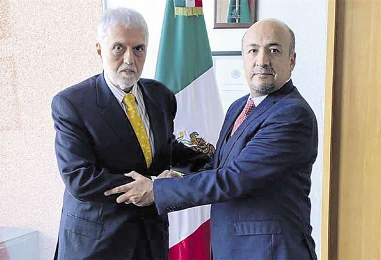El subsecretario de Relaciones Exteriores para América Latina y el Caribe, Maximiliano Reyes-Zúñiga, (derecha) presentó a Edmundo Font. Foto: Twitter