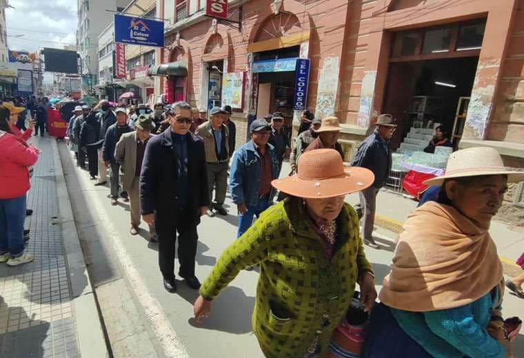 Marcha en Oruro. Foto: Radio Pío XII 