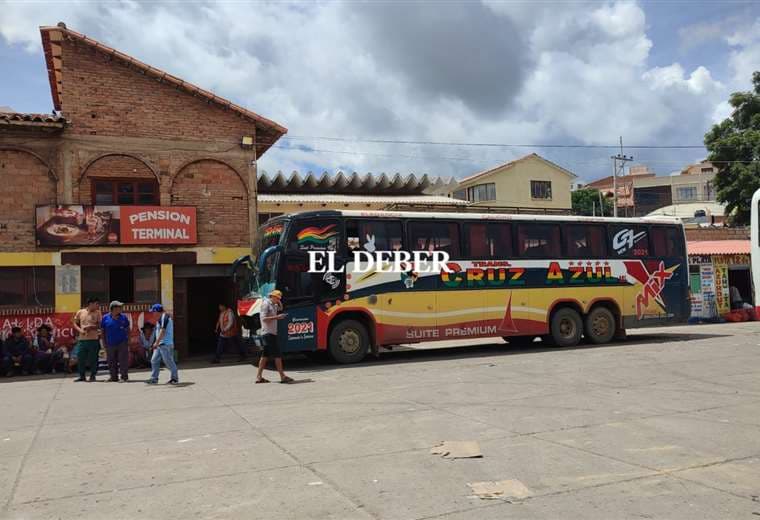 Censo: En Sucre trasladan a universitarios hasta las provincias
