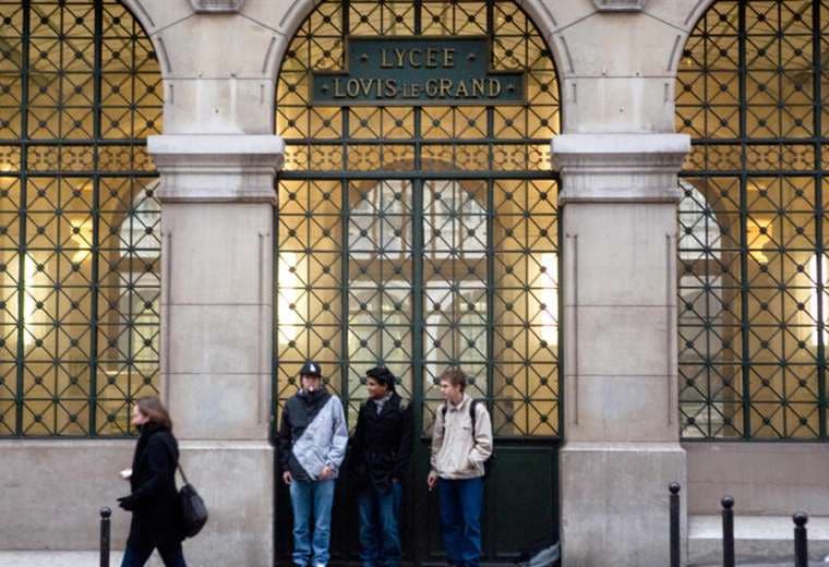 Una veintena de escuelas de París reciben amenazas de bomba