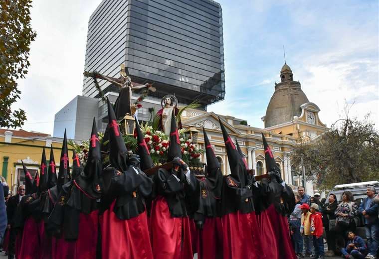 La procesión del Viernes Santos en La Paz. Foto: APG
