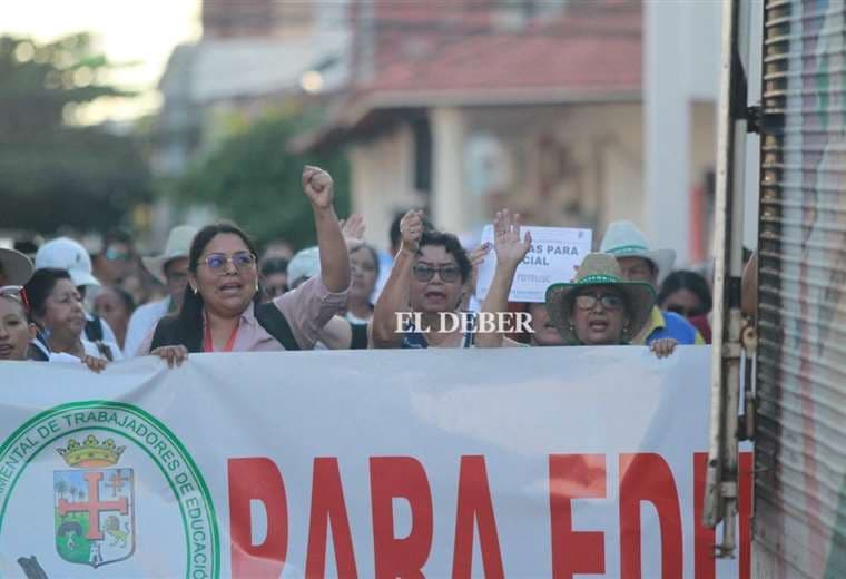 Marcha de los maestros del área urbana de Santa Cruz de la Sierra. Fotos: Jorge Gutiérrez