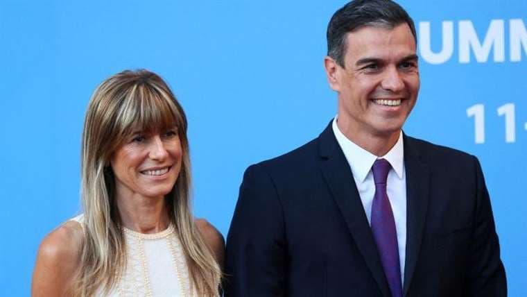 "Necesito parar y reflexionar": el presidente español anuncia que se plantea dimitir tras iniciarse una investigación a su esposa
