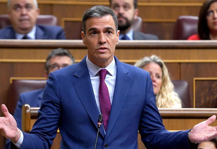 El jefe de gobierno español anunciará el lunes si dimite, por investigación contra su esposa
