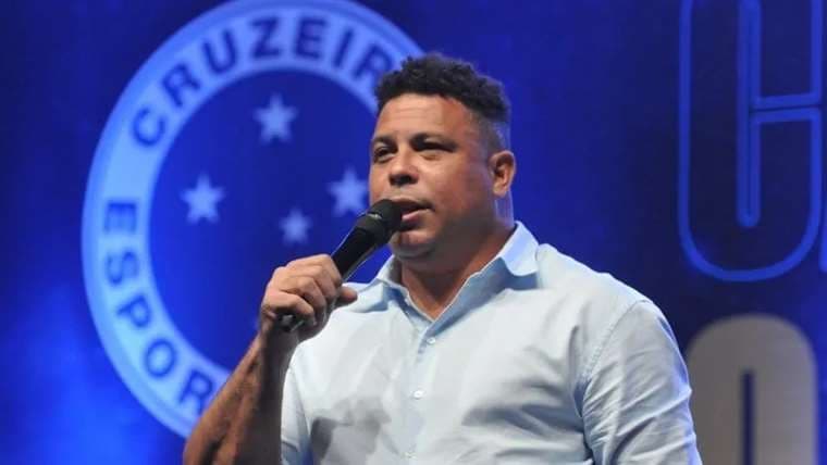 Ronaldo "El Fenómeno" cede propiedad del Cruzeiro de Brasil