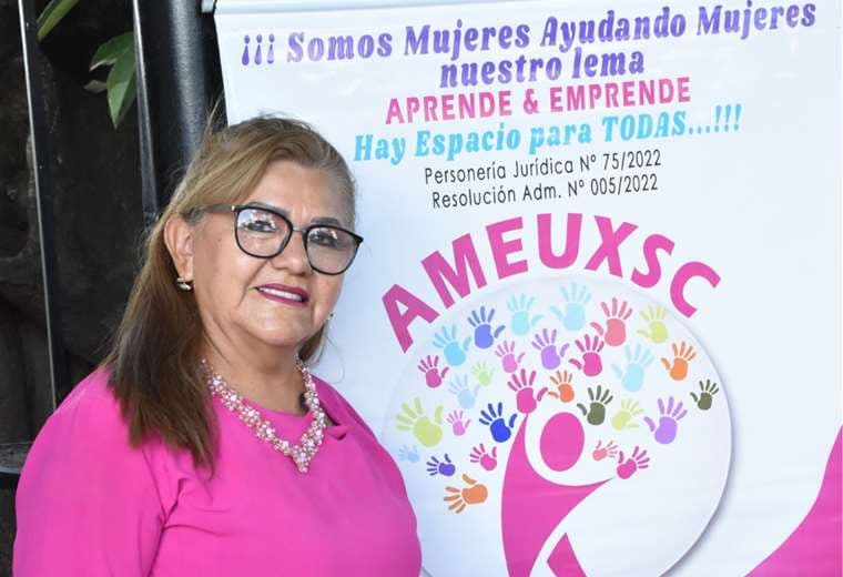 Lidera la Asociación de Mujeres Emprendedoras Unidas por Santa Cruz con diversos talleres