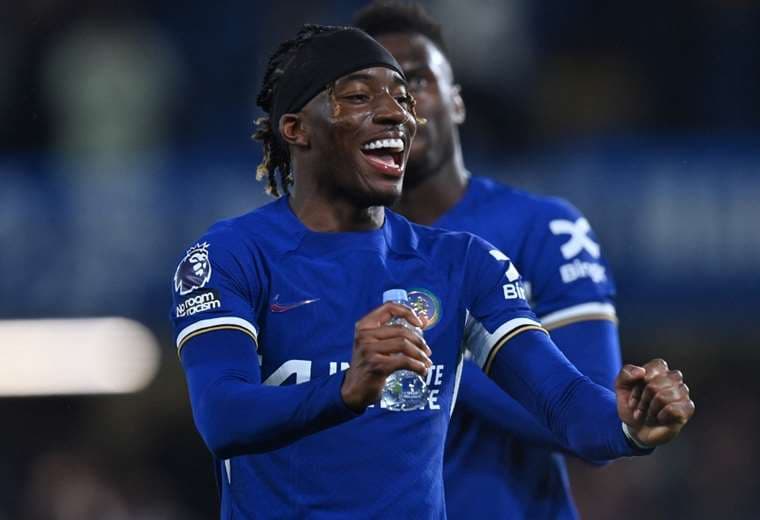 Chelsea gana 2-0 el derbi al Tottenham y se acerca a puestos europeos
