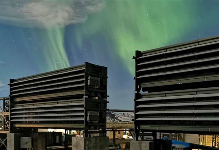 Cómo funciona en Islandia la primera planta que captura el CO2 y lo transforma en roca
